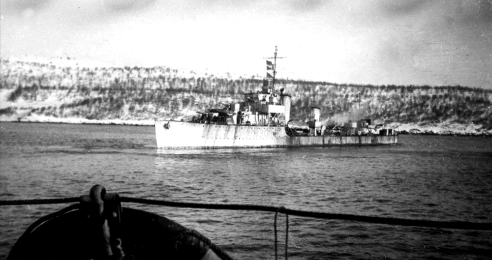 HMS Walker in nKola Inlet, Murmansk